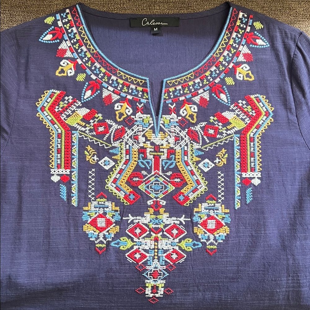 New Calessa Embroidered Boho Tunic Size Medium in Navy/Multi - Picture 10 of 13